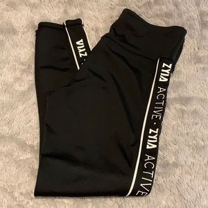 LIKE NEW ZYIA capri length light n tight high rise leggings. Size 8-10